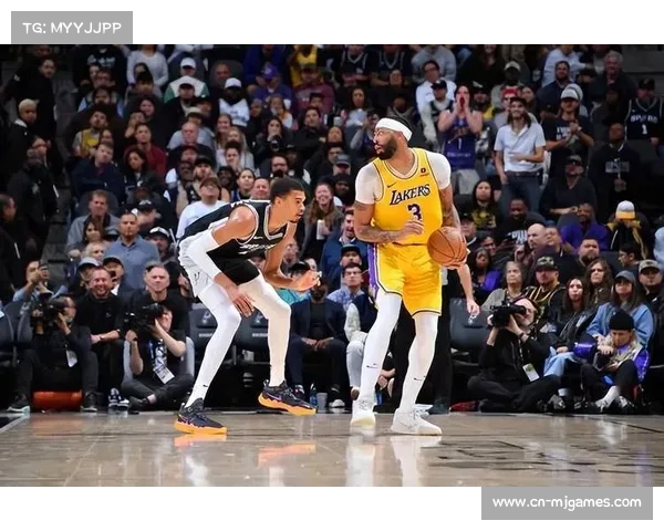 湖人背靠背战马刺，詹姆斯率队冲击四连胜